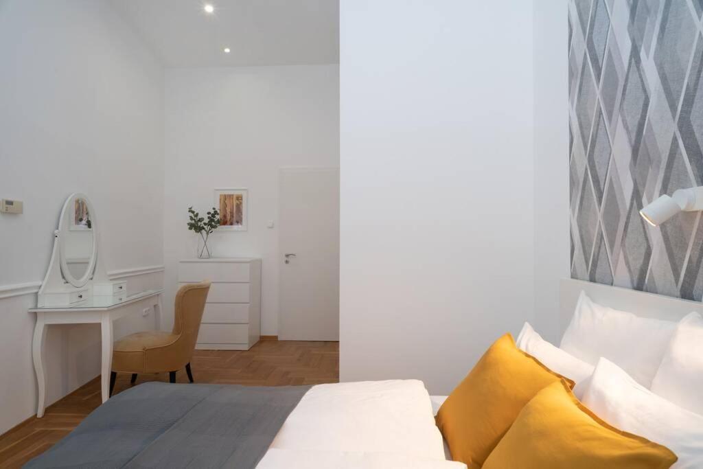 Best Located, 150 M2 5 Bedrooms Apt., Budapest Exteriör bild