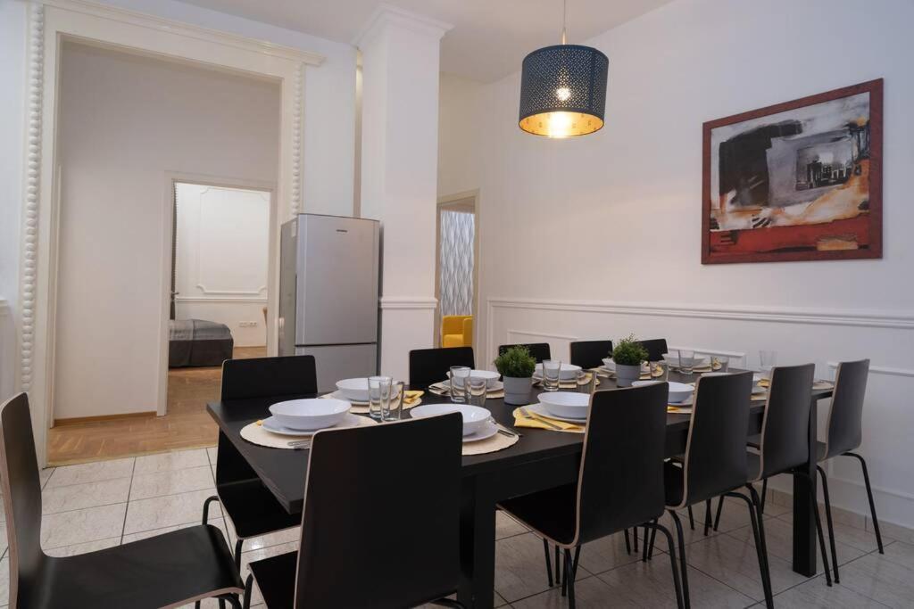 Best Located, 150 M2 5 Bedrooms Apt., Budapest Exteriör bild
