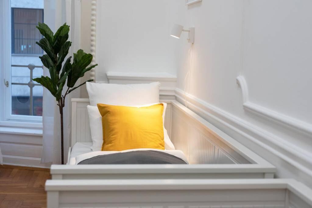 Best Located, 150 M2 5 Bedrooms Apt., Budapest Exteriör bild