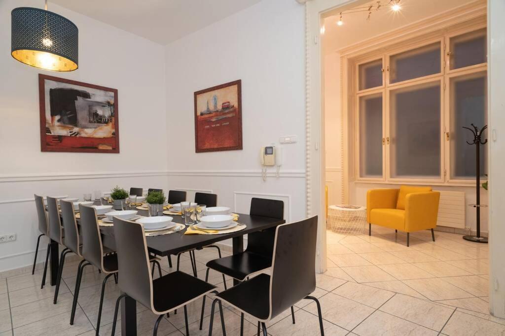 Best Located, 150 M2 5 Bedrooms Apt., Budapest Exteriör bild