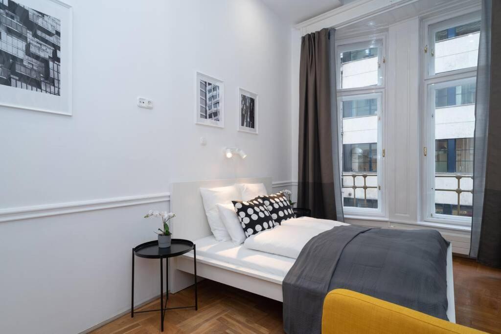 Best Located, 150 M2 5 Bedrooms Apt., Budapest Exteriör bild