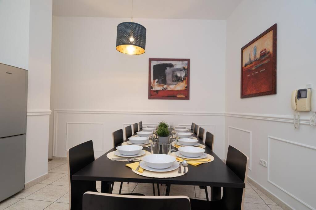 Best Located, 150 M2 5 Bedrooms Apt., Budapest Exteriör bild