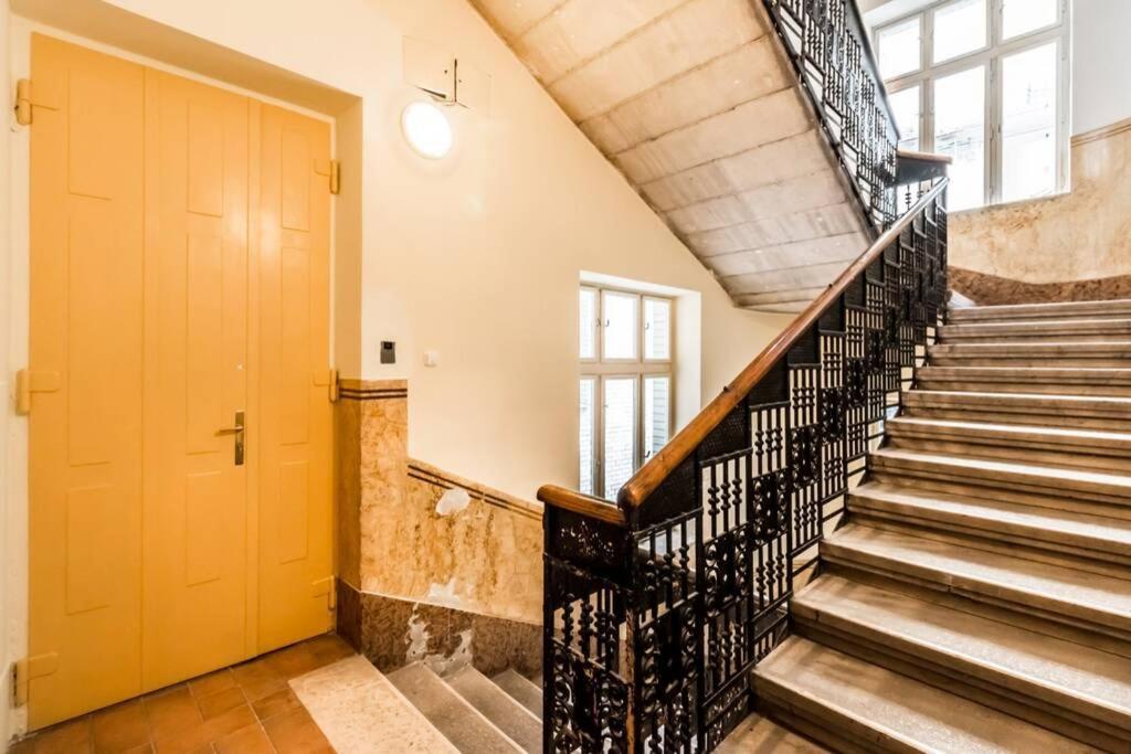 Best Located, 150 M2 5 Bedrooms Apt., Budapest Exteriör bild