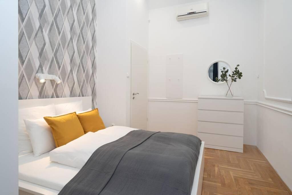 Best Located, 150 M2 5 Bedrooms Apt., Budapest Exteriör bild