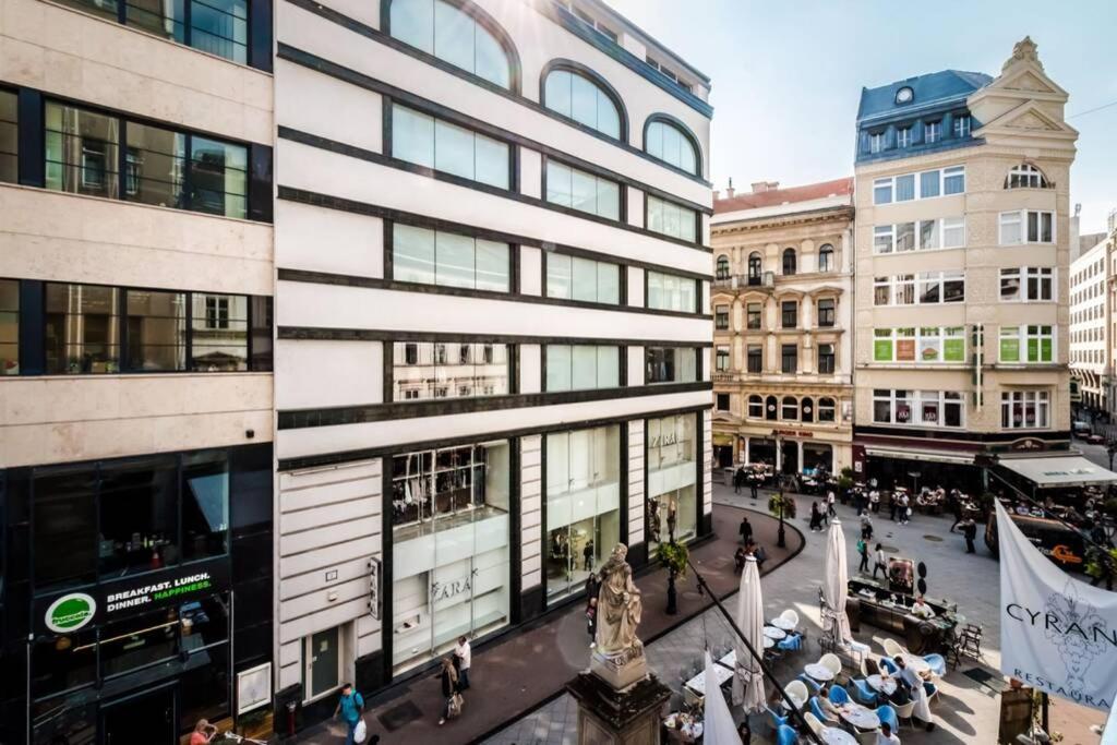 Best Located, 150 M2 5 Bedrooms Apt., Budapest Exteriör bild