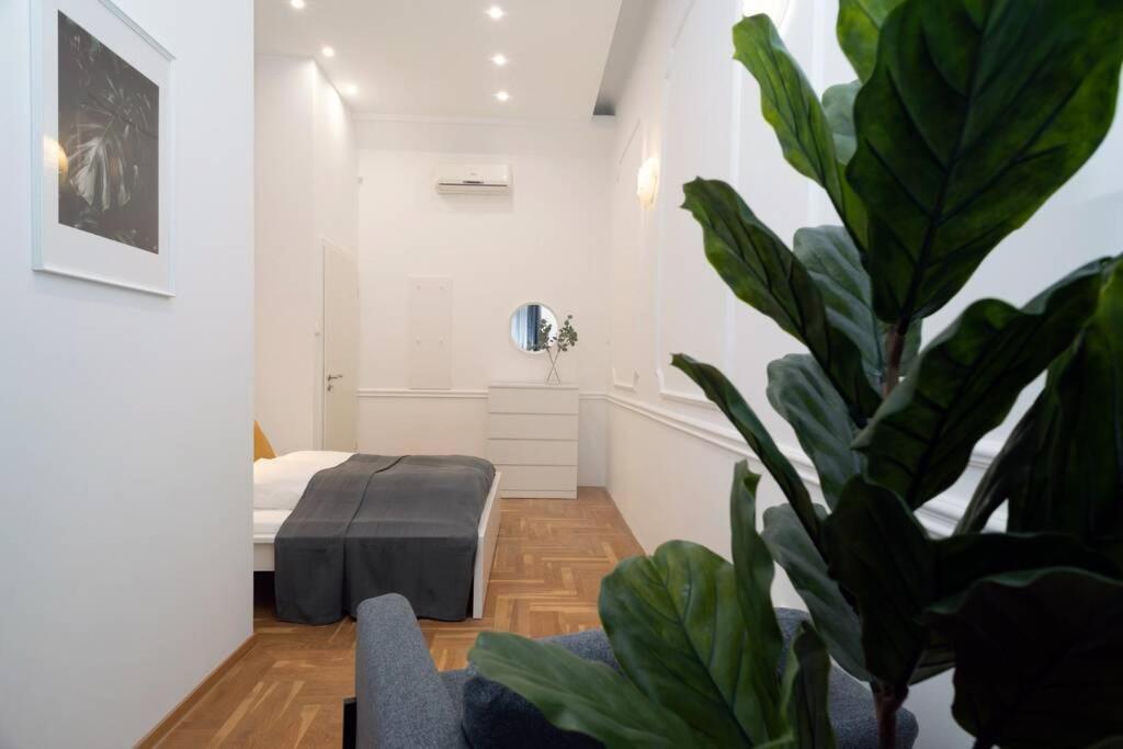 Best Located, 150 M2 5 Bedrooms Apt., Budapest Exteriör bild