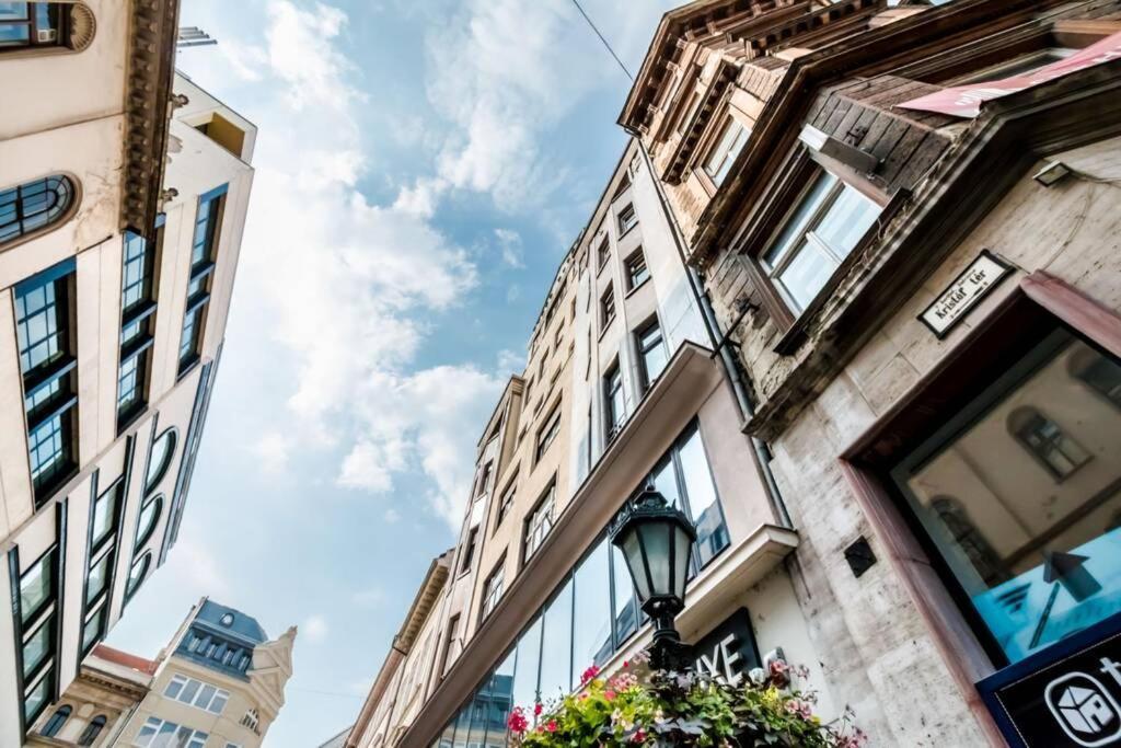 Best Located, 150 M2 5 Bedrooms Apt., Budapest Exteriör bild