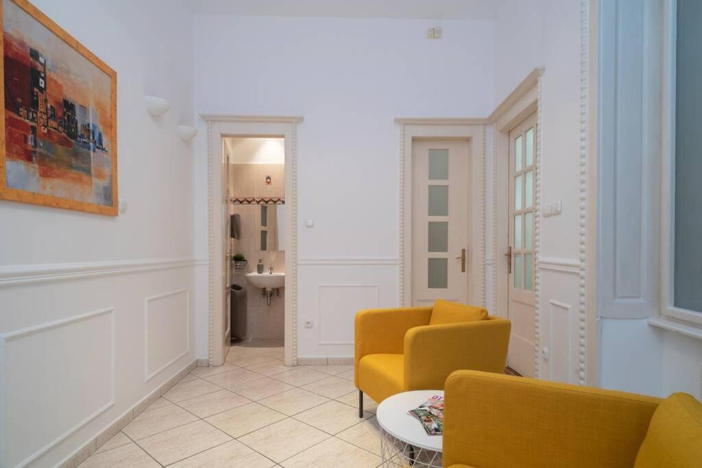 Best Located, 150 M2 5 Bedrooms Apt., Budapest Exteriör bild