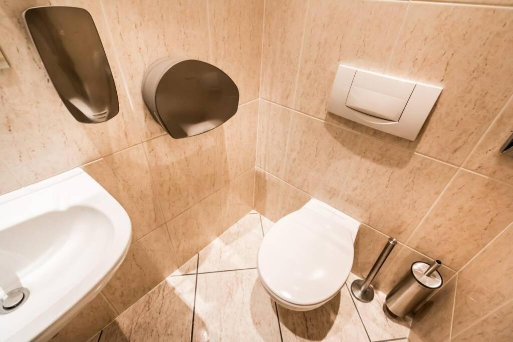 Best Located, 150 M2 5 Bedrooms Apt., Budapest Exteriör bild
