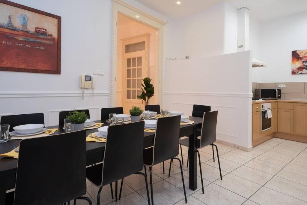 Best Located, 150 M2 5 Bedrooms Apt., Budapest Exteriör bild
