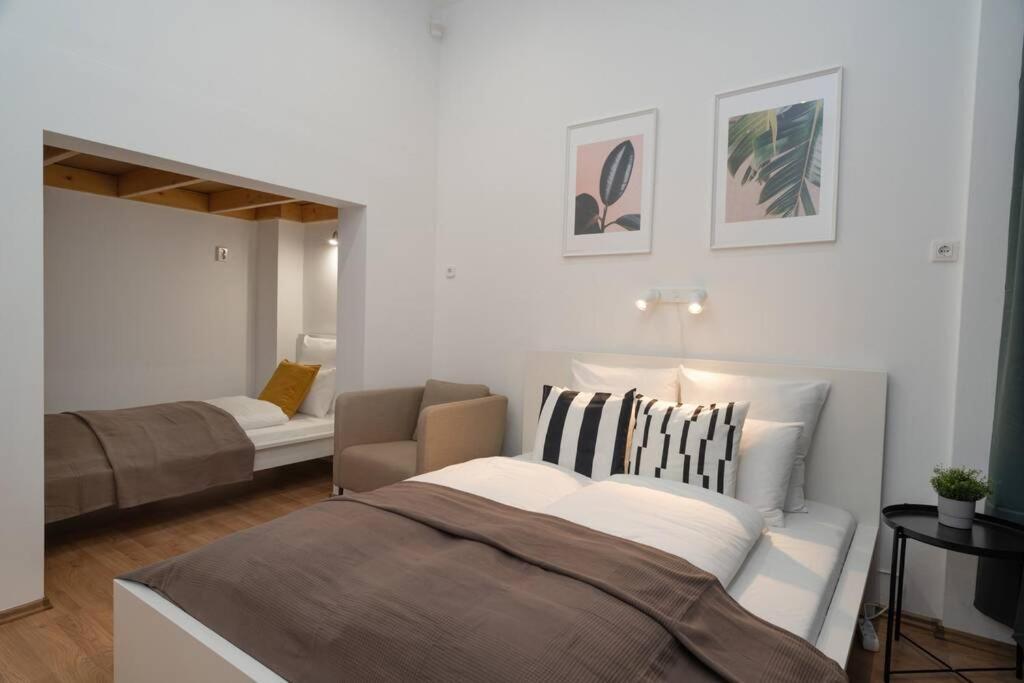 Best Located, 150 M2 5 Bedrooms Apt., Budapest Exteriör bild