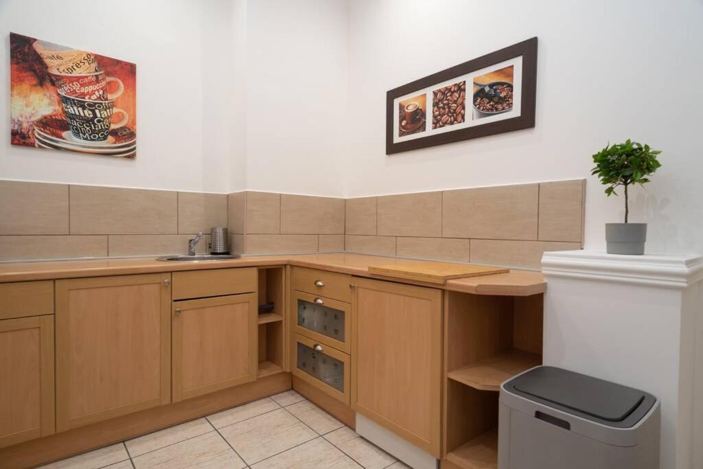 Best Located, 150 M2 5 Bedrooms Apt., Budapest Exteriör bild
