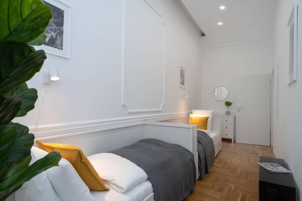 Best Located, 150 M2 5 Bedrooms Apt., Budapest Exteriör bild
