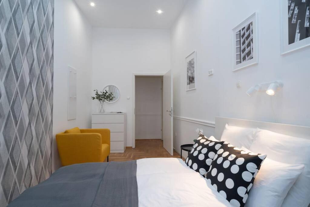 Best Located, 150 M2 5 Bedrooms Apt., Budapest Exteriör bild